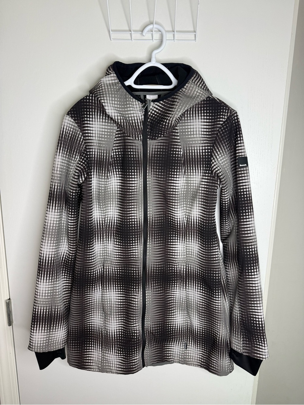 Bench Long Gray, Black, White Grid Pattern Softshell Large